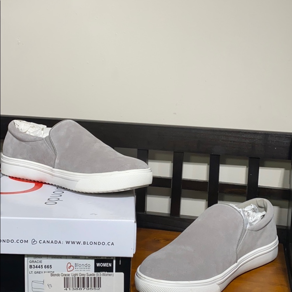 Sneakers. - Picture 2 of 3